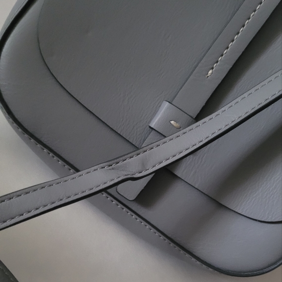 NWT GAP Crossbody Saddle Bag in Grey - Picture 5 of 13